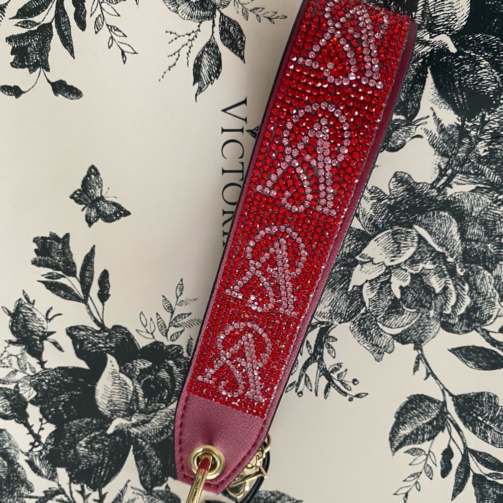Red chain - Picture 4 of 4